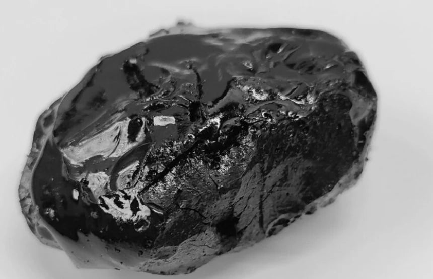 échantillon de Shilajit en laboratoire
